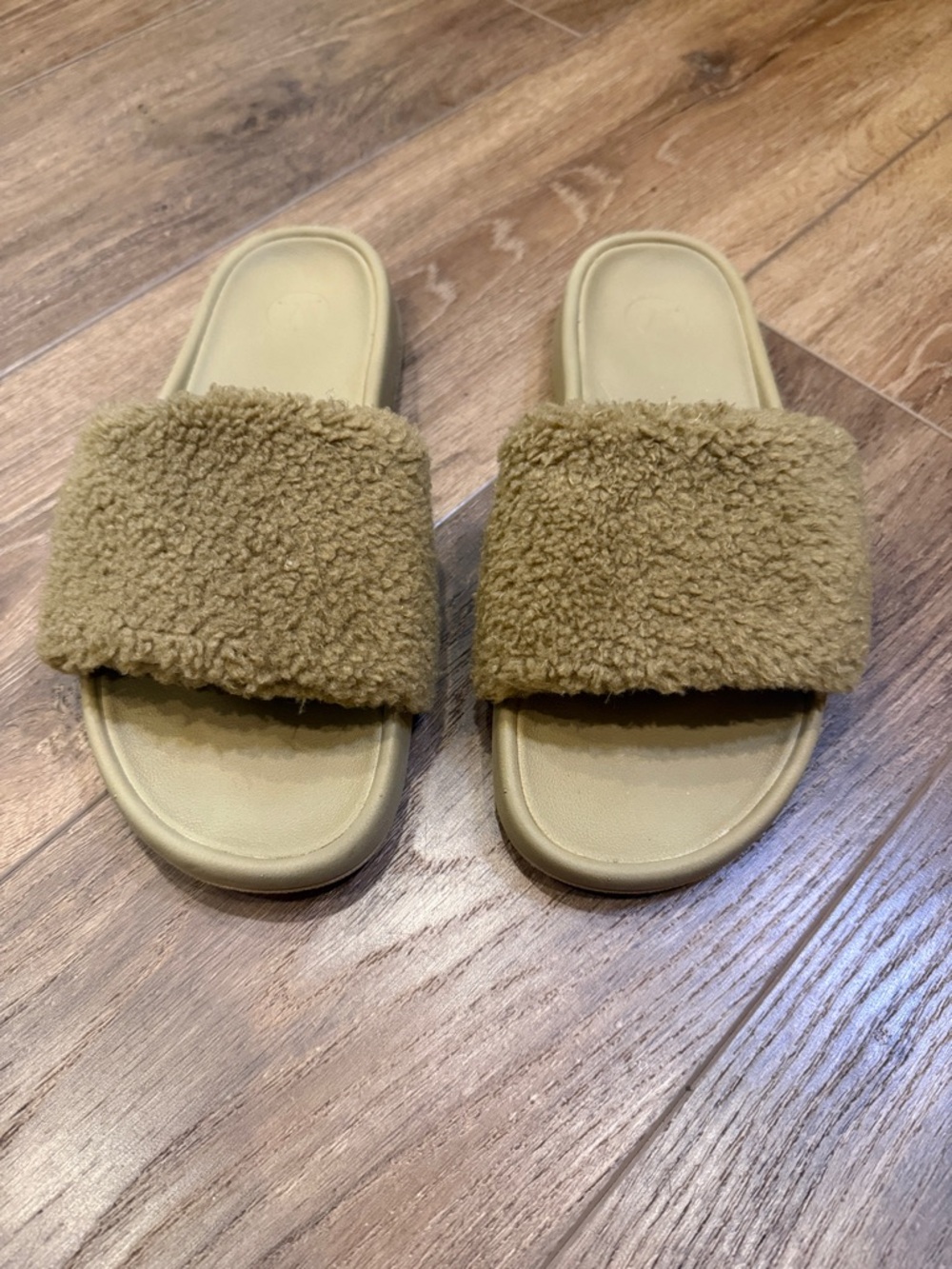 Lululemon Fleece Restfeel Slide - Picture 4 of 5